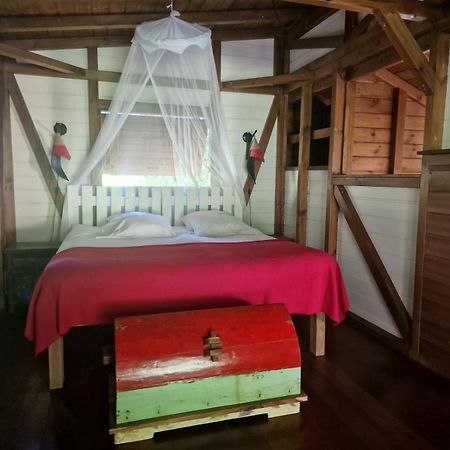 Les Bananes Vertes Ecolodges Saint-Claude Exteriör bild