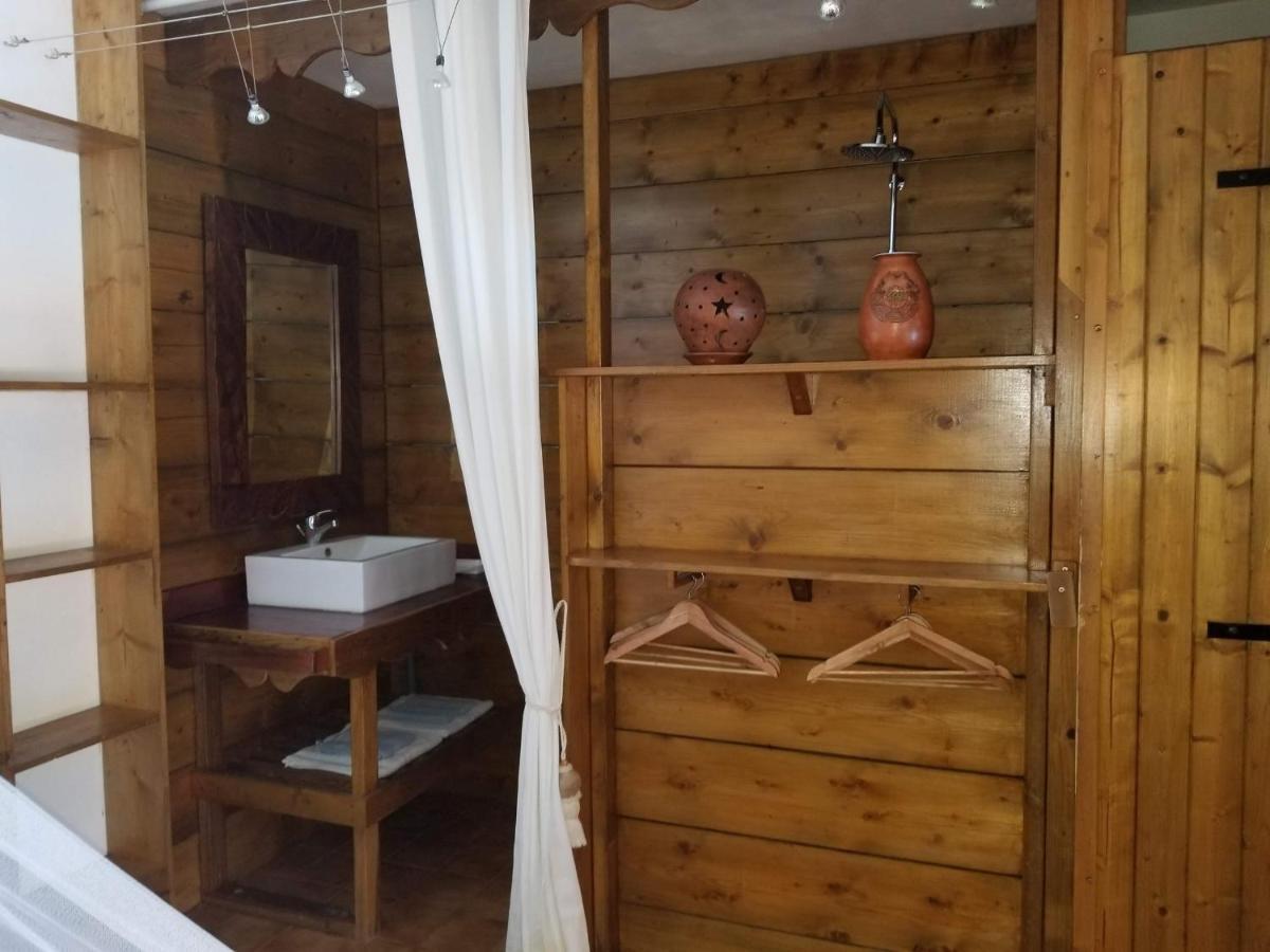 Les Bananes Vertes Ecolodges Saint-Claude Exteriör bild