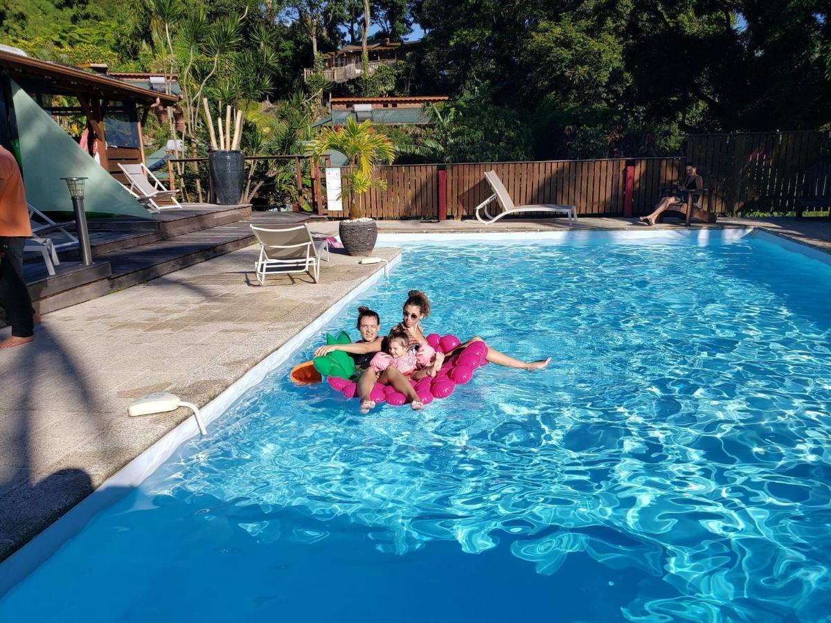 Les Bananes Vertes Ecolodges Saint-Claude Exteriör bild