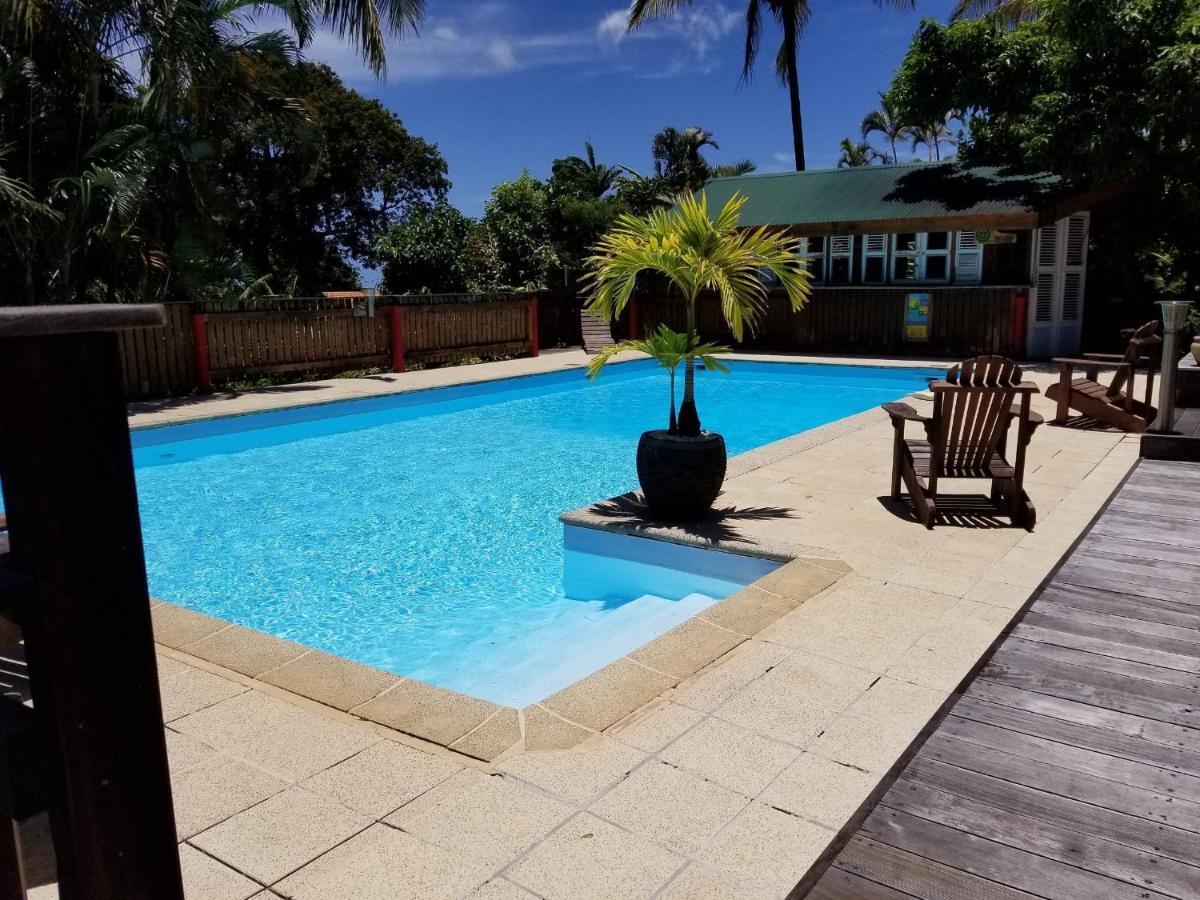 Les Bananes Vertes Ecolodges Saint-Claude Exteriör bild