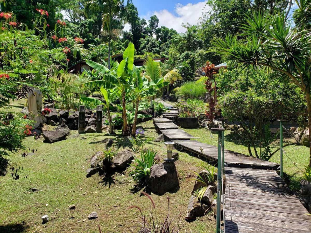 Les Bananes Vertes Ecolodges Saint-Claude Exteriör bild