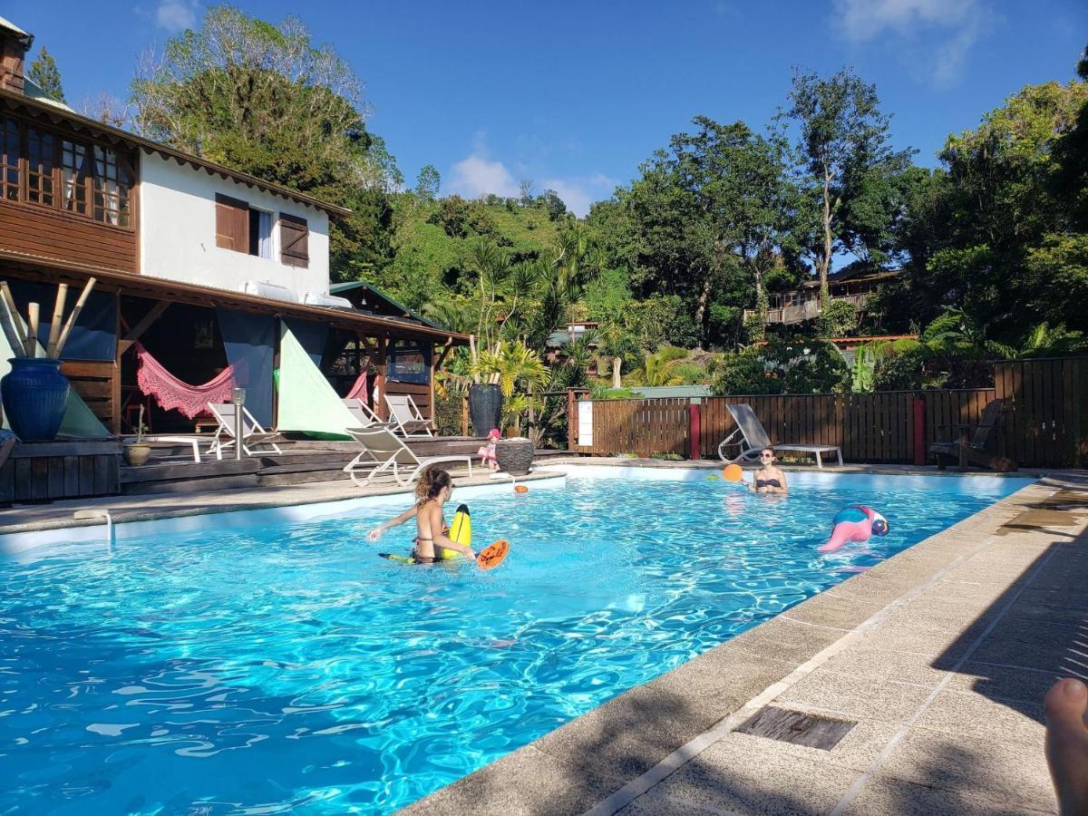 Les Bananes Vertes Ecolodges Saint-Claude Exteriör bild