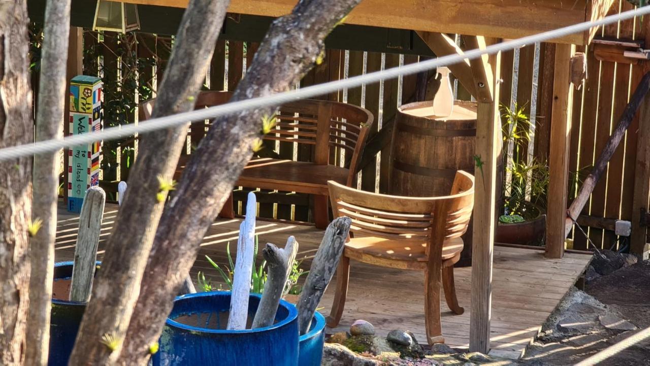 Les Bananes Vertes Ecolodges Saint-Claude Exteriör bild