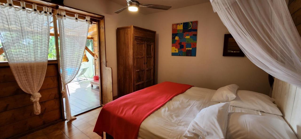 Les Bananes Vertes Ecolodges Saint-Claude Exteriör bild