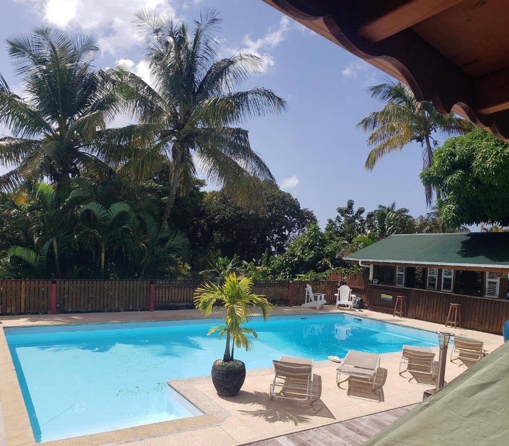 Les Bananes Vertes Ecolodges Saint-Claude Exteriör bild