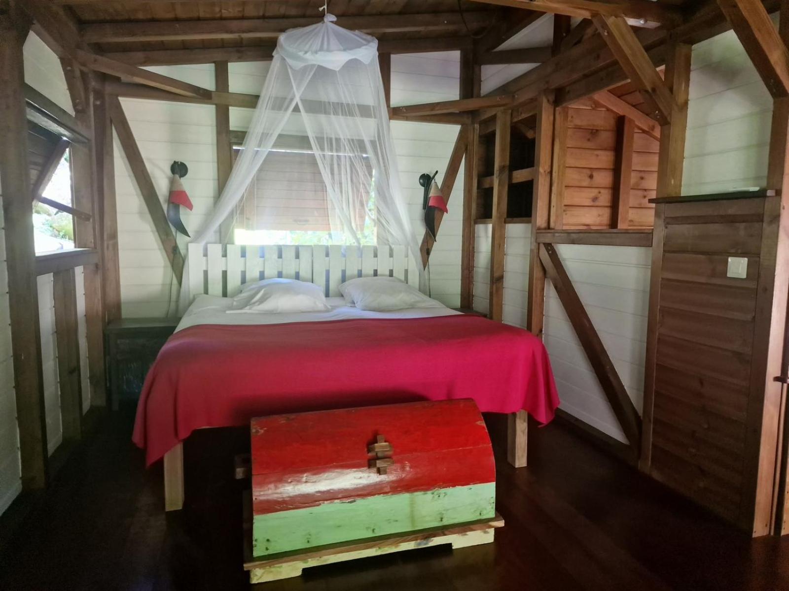 Les Bananes Vertes Ecolodges Saint-Claude Exteriör bild
