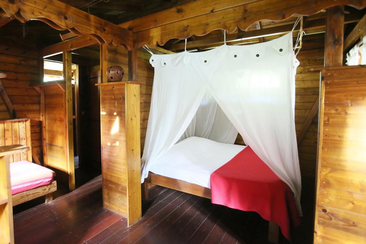 Les Bananes Vertes Ecolodges Saint-Claude Exteriör bild
